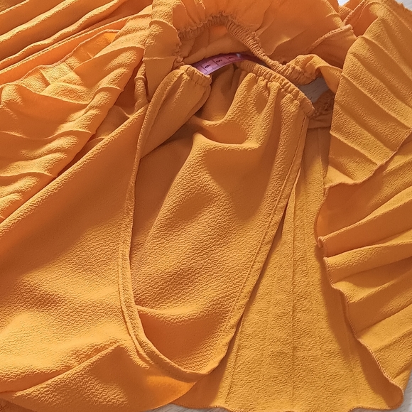 Plus Size Off Shoulder Pleated Dress - Picture 10 of 16